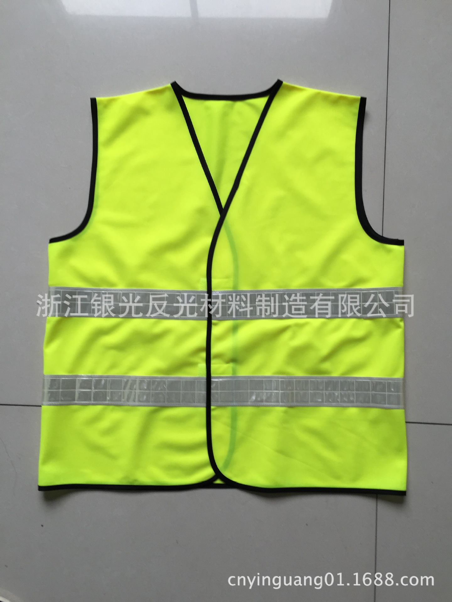 供应反光背心、反光衣、反光带等各类反光材料制品