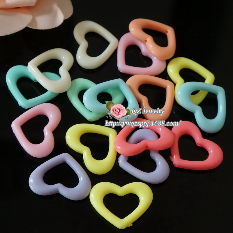 DIY children's educational accessories, heart-shaped hand-woven materials, acrylic heart-shaped pendants, necklaces and accessories detail image 4