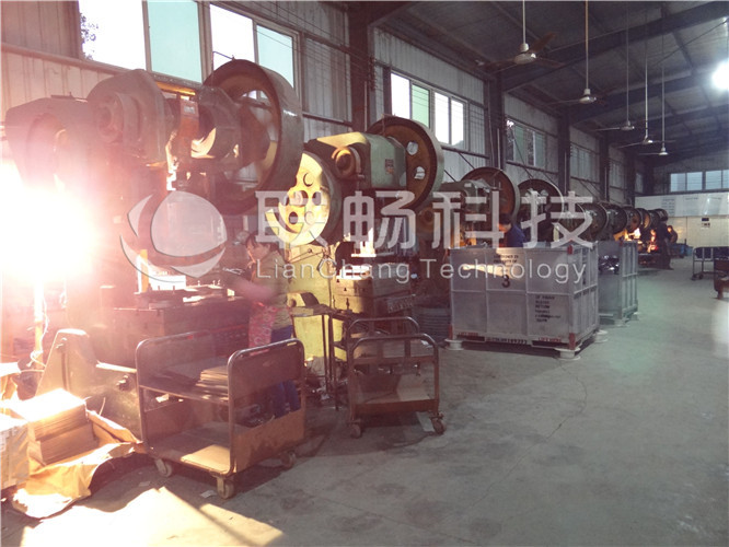 塑钢桥架铁附件生产