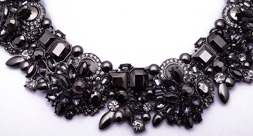 Européen Et Américain Collier De Mode Sertie De Diamants À La Main Accessoires Femmes Collier De Clavicule Chaîne Bijoux En Gros Noir display picture 4