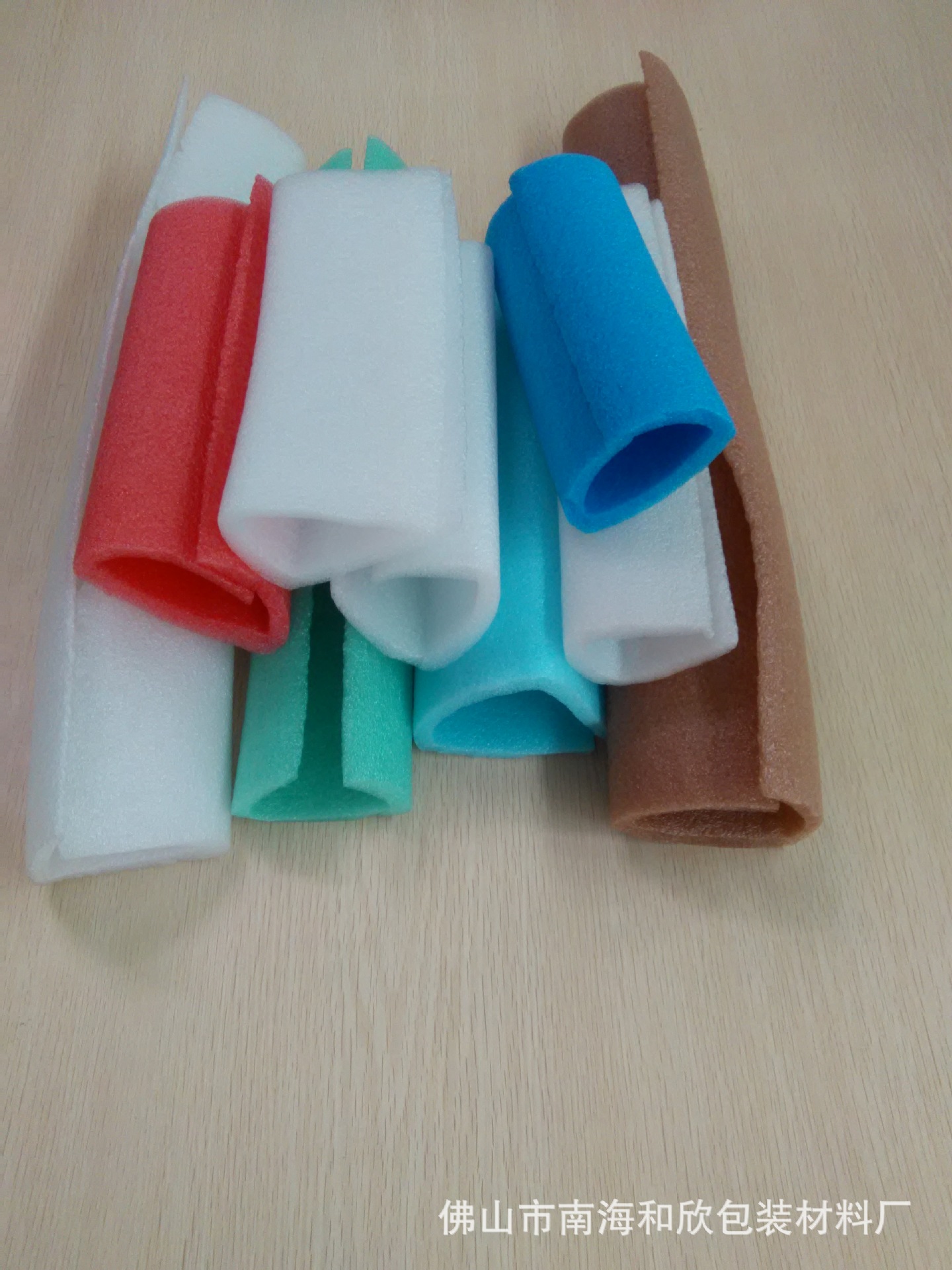 佛山南海工厂直供EPE珍珠棉包装材料塑料门U型i画框铝门护包边