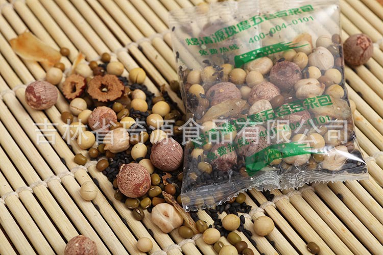 Fresh Milled Five Grain Soy Milk Mix Low Temperature Baked Multigrain Lily and Lotus Seed 15 Sachets in use