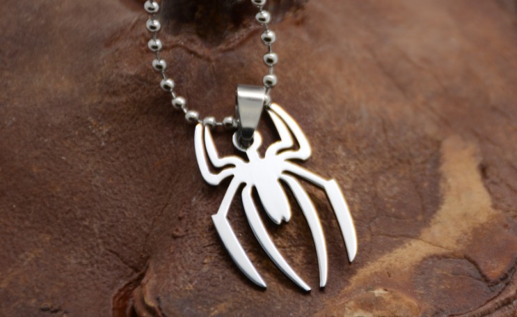 Joyería de acero de titanio de moda europea y americana Spider-Man COLLAR COLGANTE AliExpress eBay Amazon suministro de entrega de una sola pieza