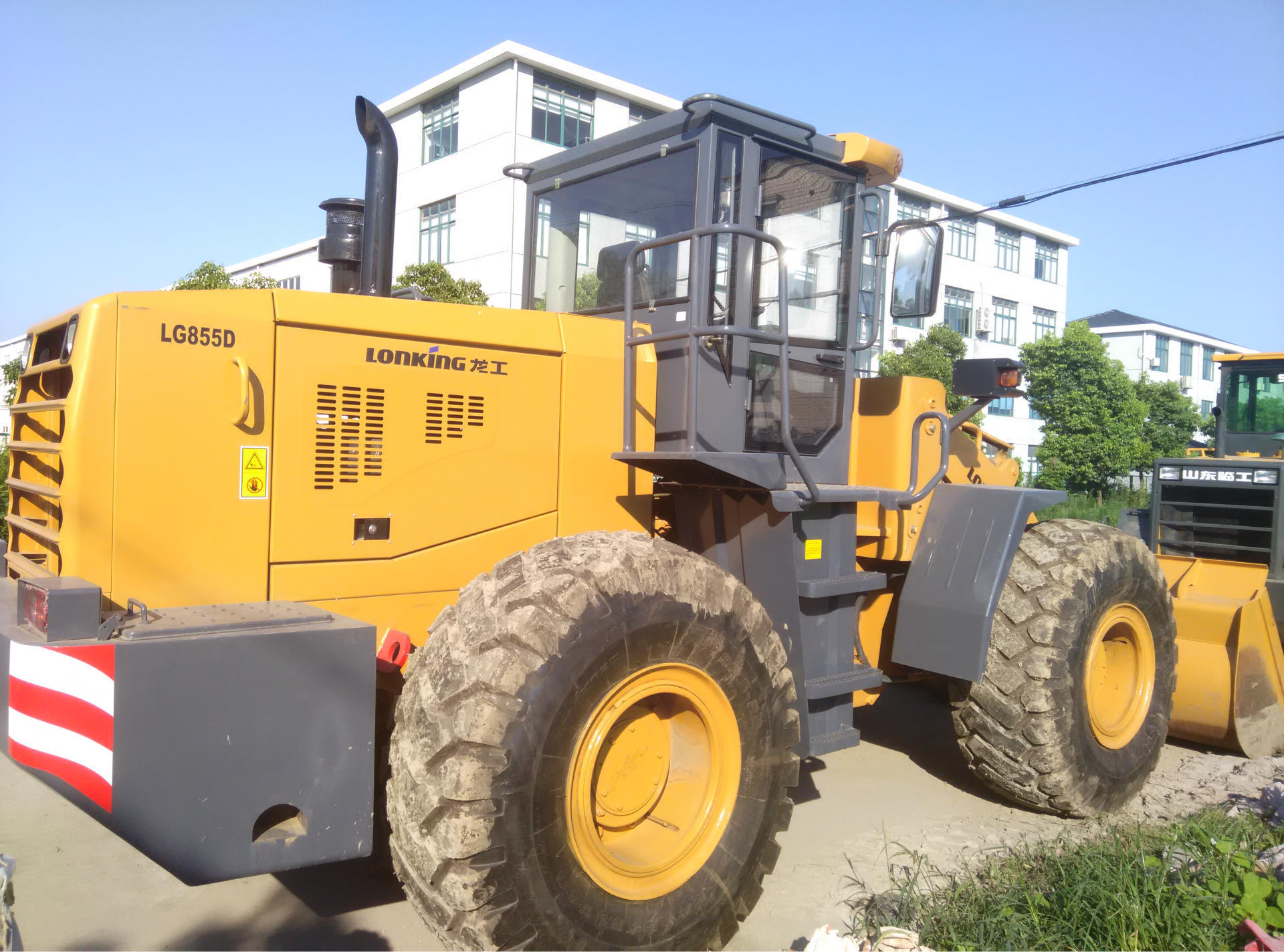 新款上市:上海龙工LG855D装载机转让