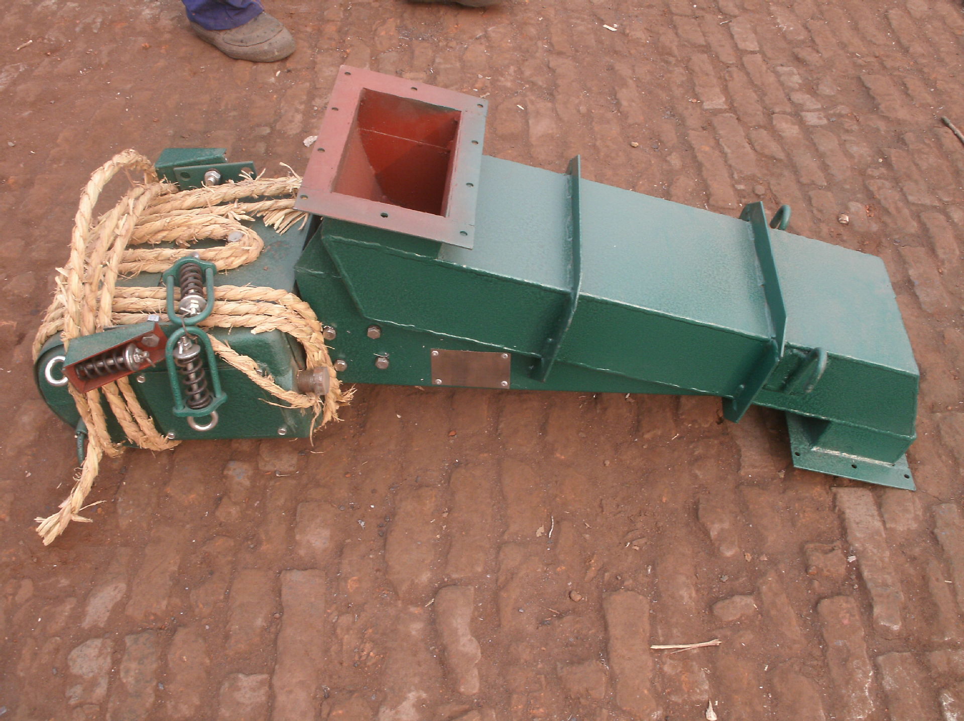 生 产销售 直线电磁振动喂料机 座式电磁式振动给料机