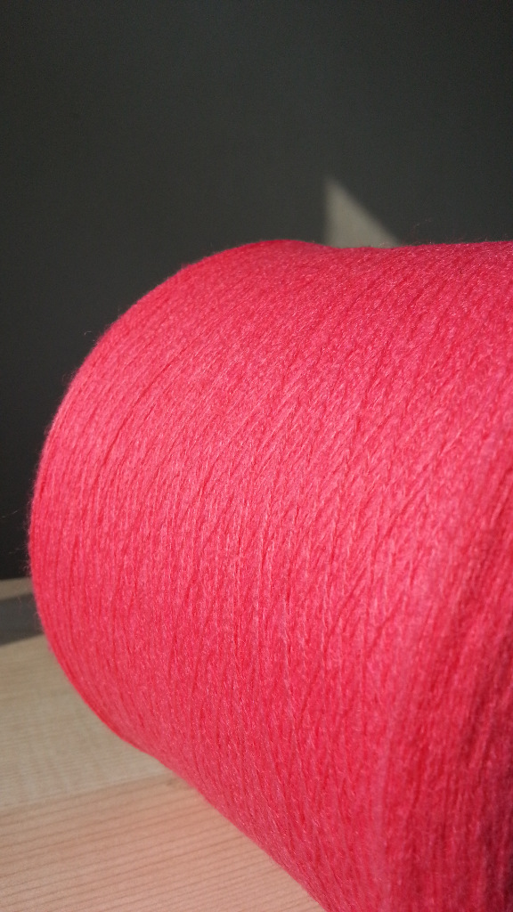 厂家供应毛腈色筒纱 28NM/2毛腈纱30/70  固体毛腈纱线