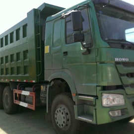 供应优质工程自卸车豪沃新款6×4渣土车驾驶室内饰图片