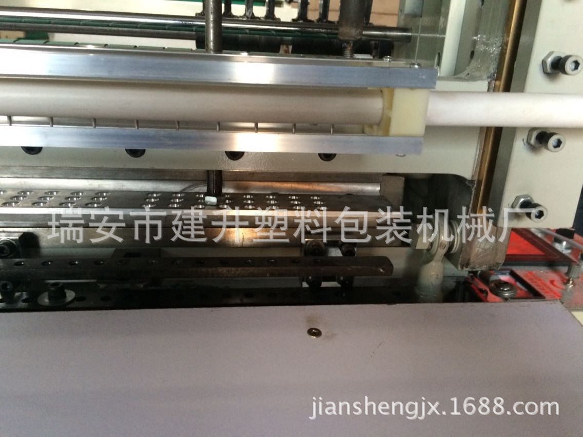 厂家直供铜版纸 白板牛皮纸成卷印刷横切一体机（标配）