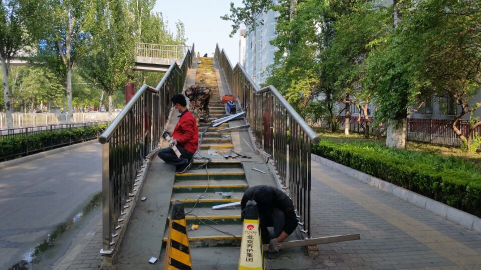 现代简约不锈钢栏杆 不锈钢室外栏杆 厂家低价供应不锈钢护栏