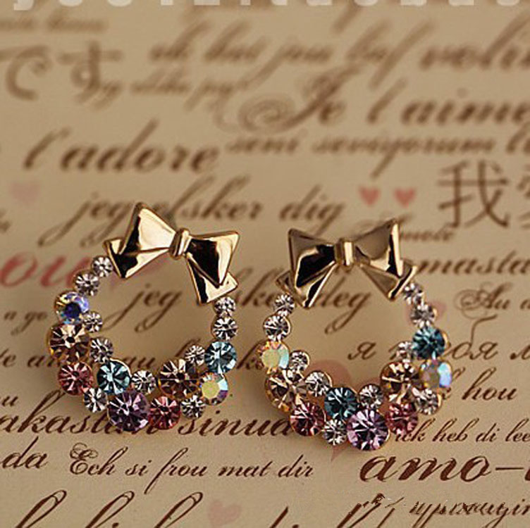 Versión coreana del color diamante arco pendientes Taobao pendientes joyería 9 yuanes tienda de suministro