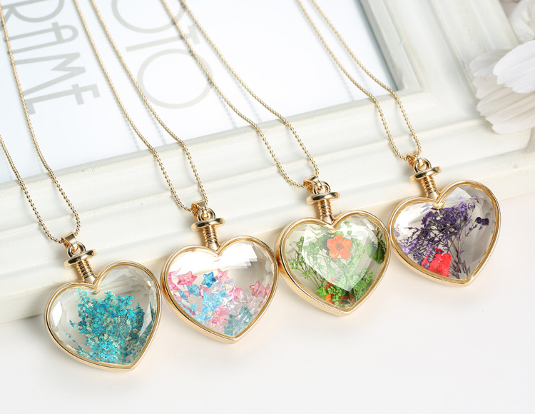 Pendant Necklace Classification Vacation Dried Flower Heart Shape Alloy Dried Flower Glass Pendant Necklaces Wholesale