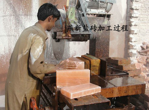 盐砖加工过程