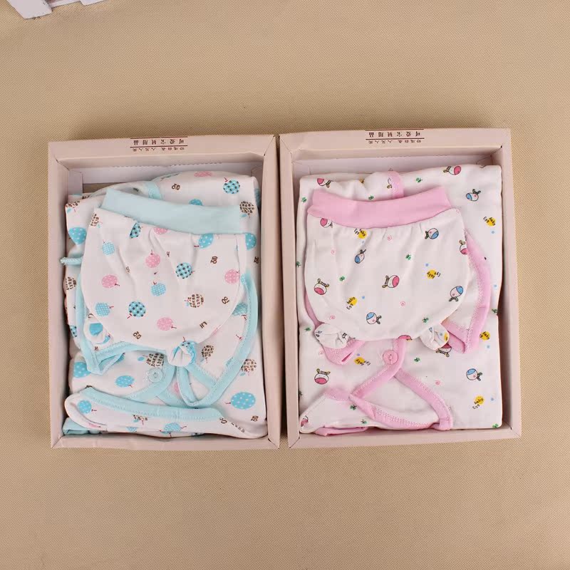 Coffret cadeau pour bébé - vêtements - Ref 1964533 Image 8