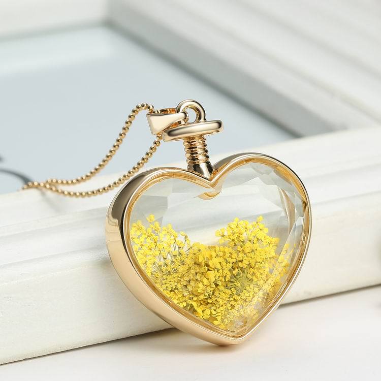 Holiday, Daily Occasion Vacation Dried Flower Heart Shape Alloy Dried Flower Glass Pendant Necklaces Wholesale