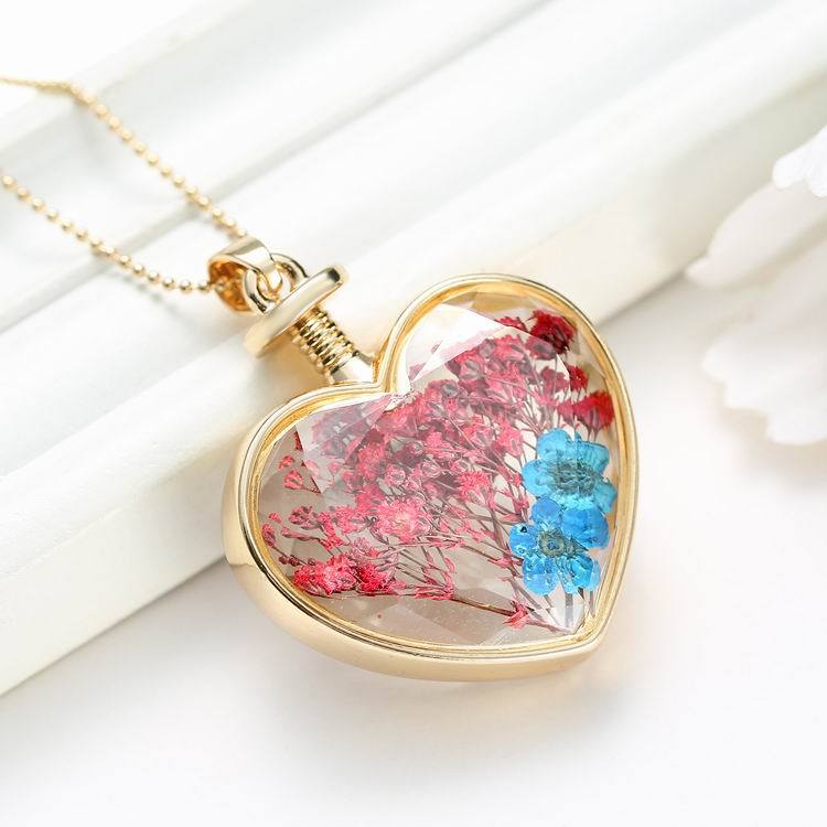 Women's Gender Vacation Dried Flower Heart Shape Alloy Dried Flower Glass Pendant Necklaces Wholesale