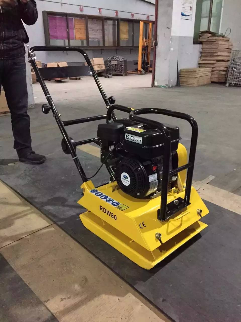 HZR100型振动夯实机|汽油夯拍机|平板振动夯实机|建筑机械