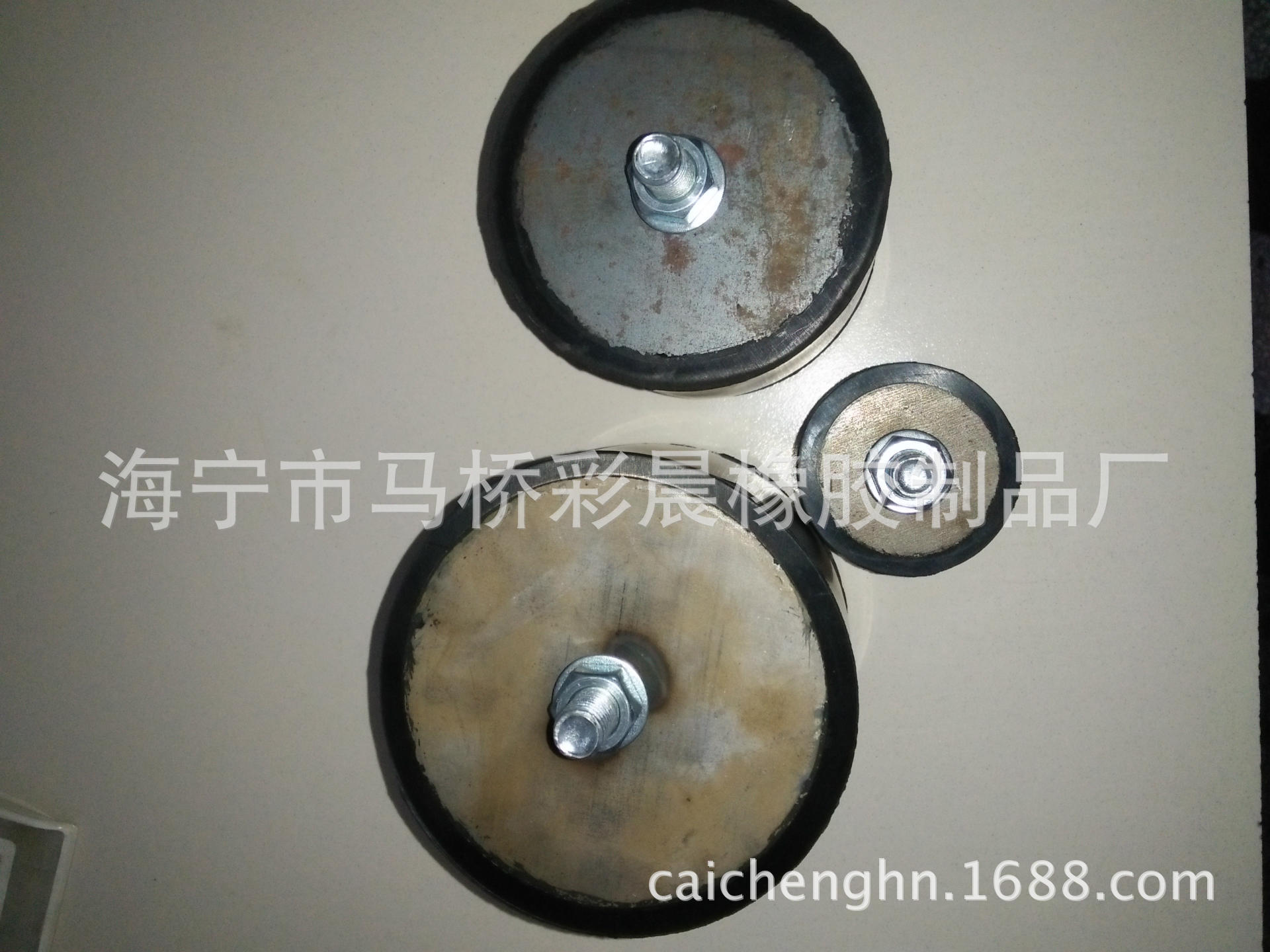 厂家定做橡胶机脚 橡胶固定块 橡胶减震器 橡胶包螺丝减震器垫