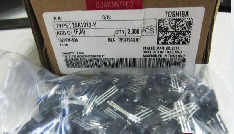 B647 2SB647 TO-92 PNP 通用 120V 1A 0.9W 140 直插三极管 D667