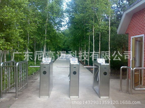 供应园林景区三棍闸,游客入口验票回收卡通道门管理系统,三通道门