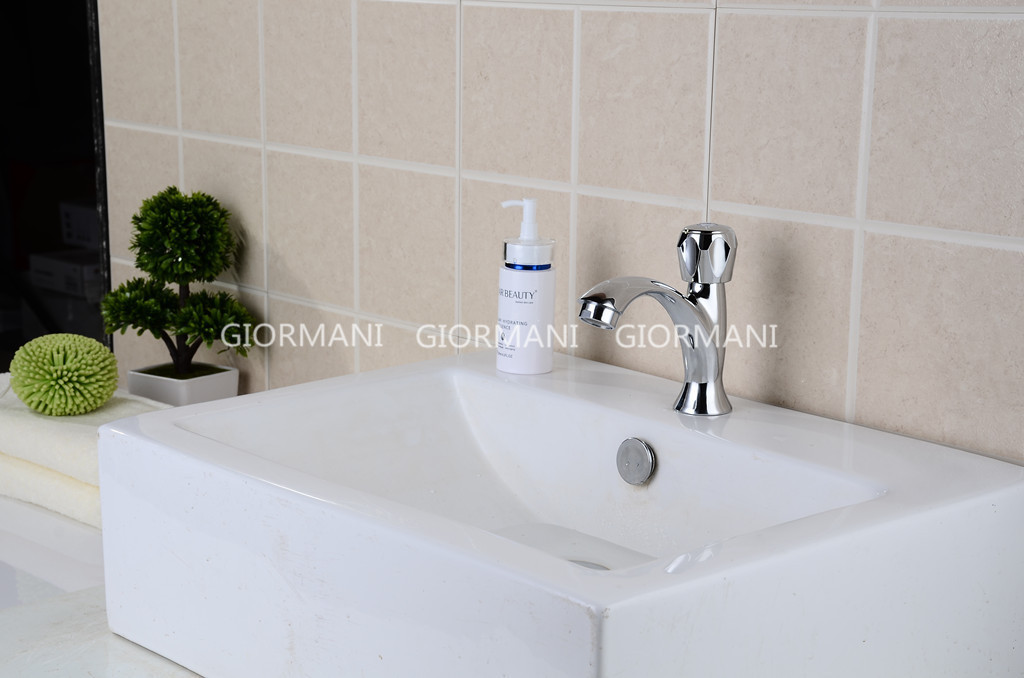 Factory direct sales of single-cooling washbasins, faucets, washbasins, faucet switches, bathroom accessories, construction site models details Picture