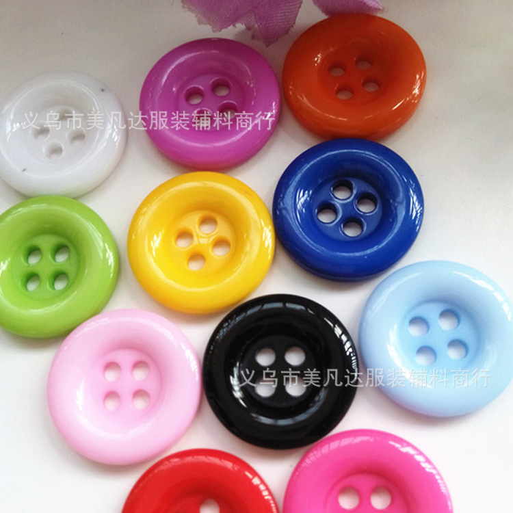 大圆边树脂四眼纽扣