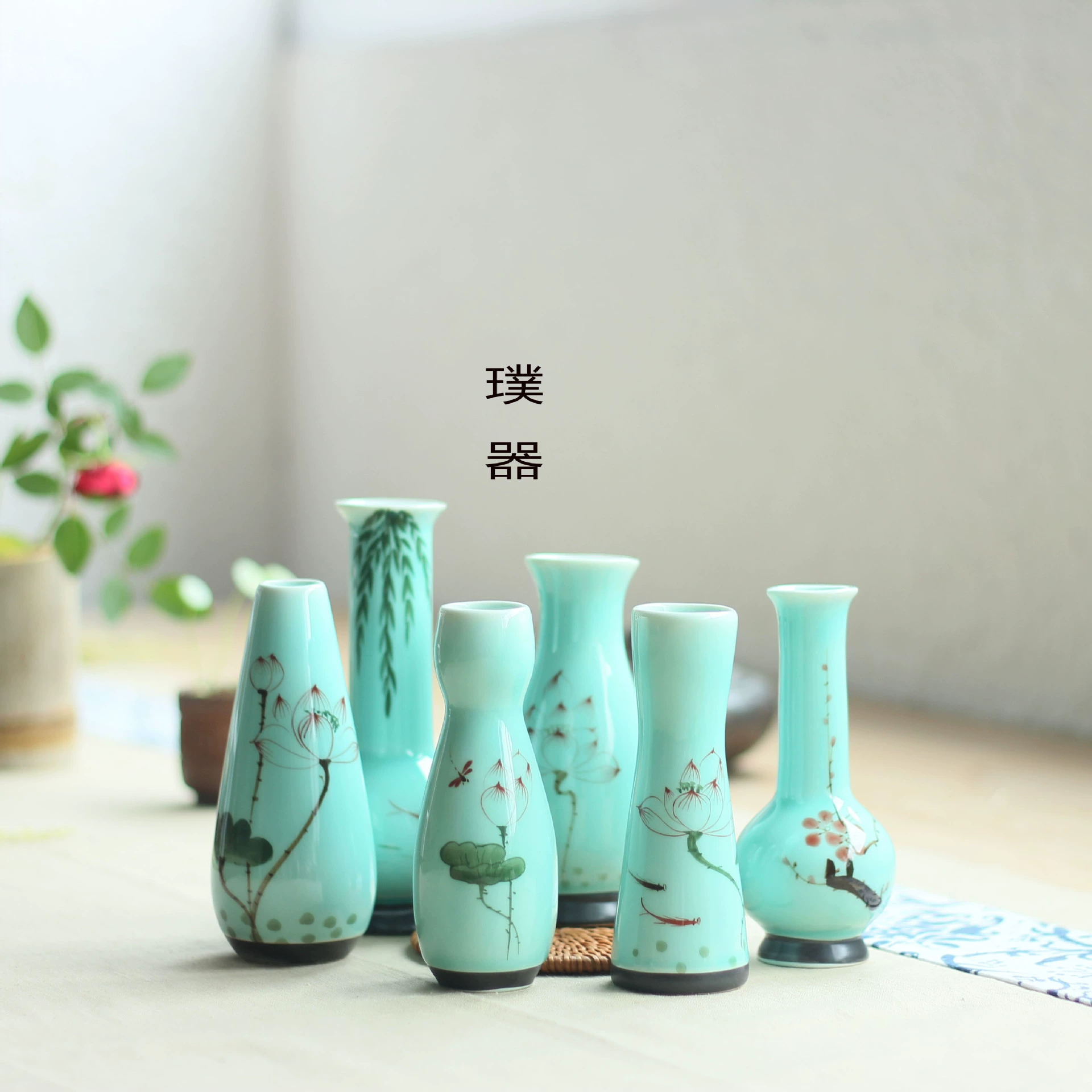 Exquisite hand -painted lotus ceramics plugs creative home handmade vase decoration hydroponic celadon office ornaments