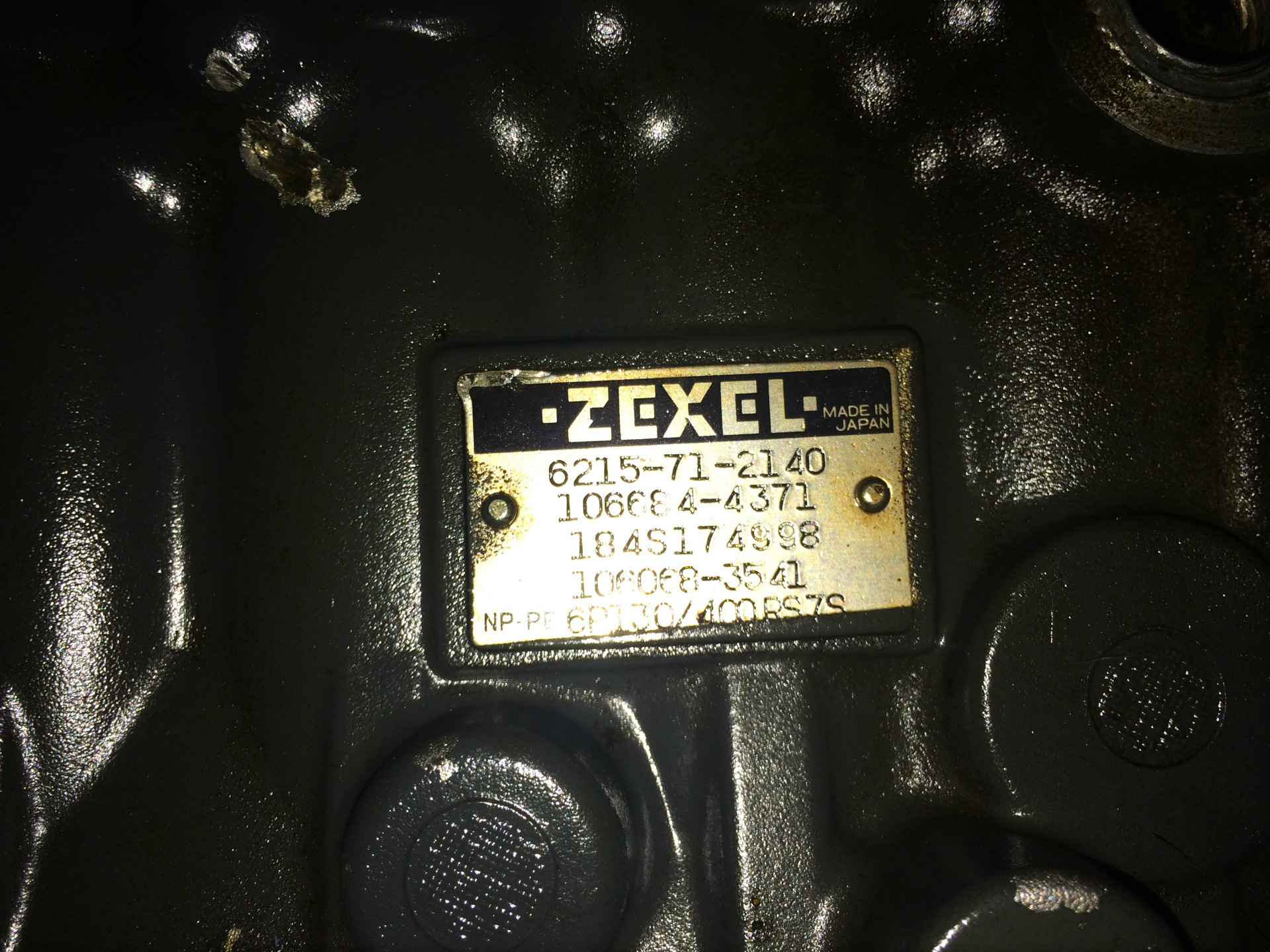 供应日本SA12V140柴油发动机高压油泵6215-71-2140