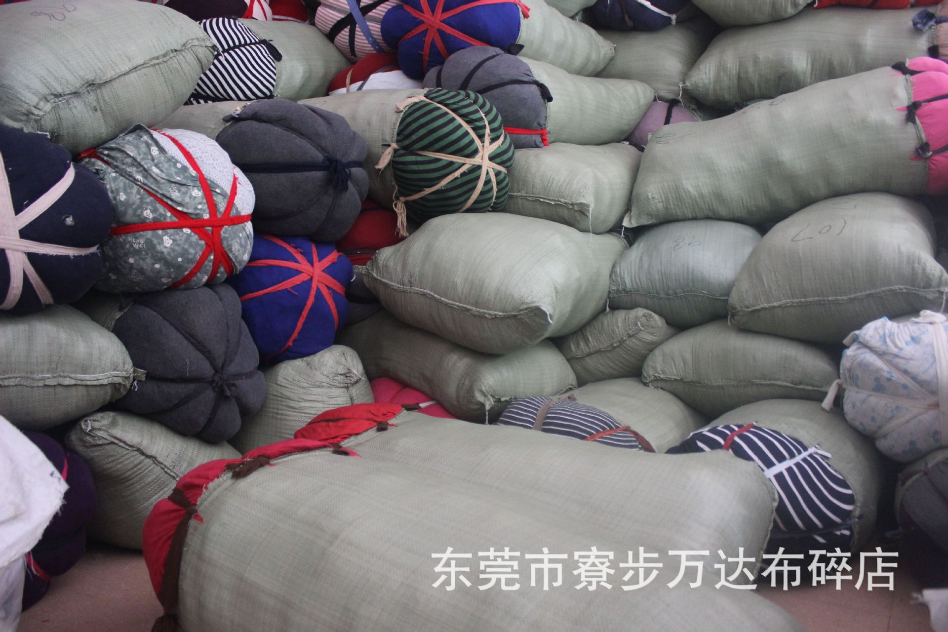 厂家批发 大量低价供应 纯棉吸油擦机器碎布 薄料 纯棉强力吸油