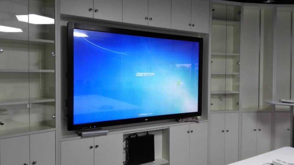 莱斯威顿84寸触控一体机在中国大酒店会议室调试安装