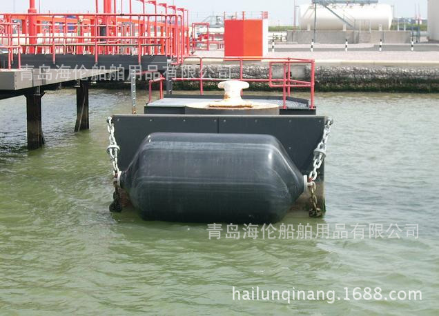 青岛---海伦聚氨酯靠球,实心发泡护舷,球防撞设施青岛否是海伦0.2