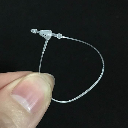 A pack of about 1,000 accessories, hand-threaded, white, strapping rope, pointed plastic packaging, snap-on buckle tie, 9CM