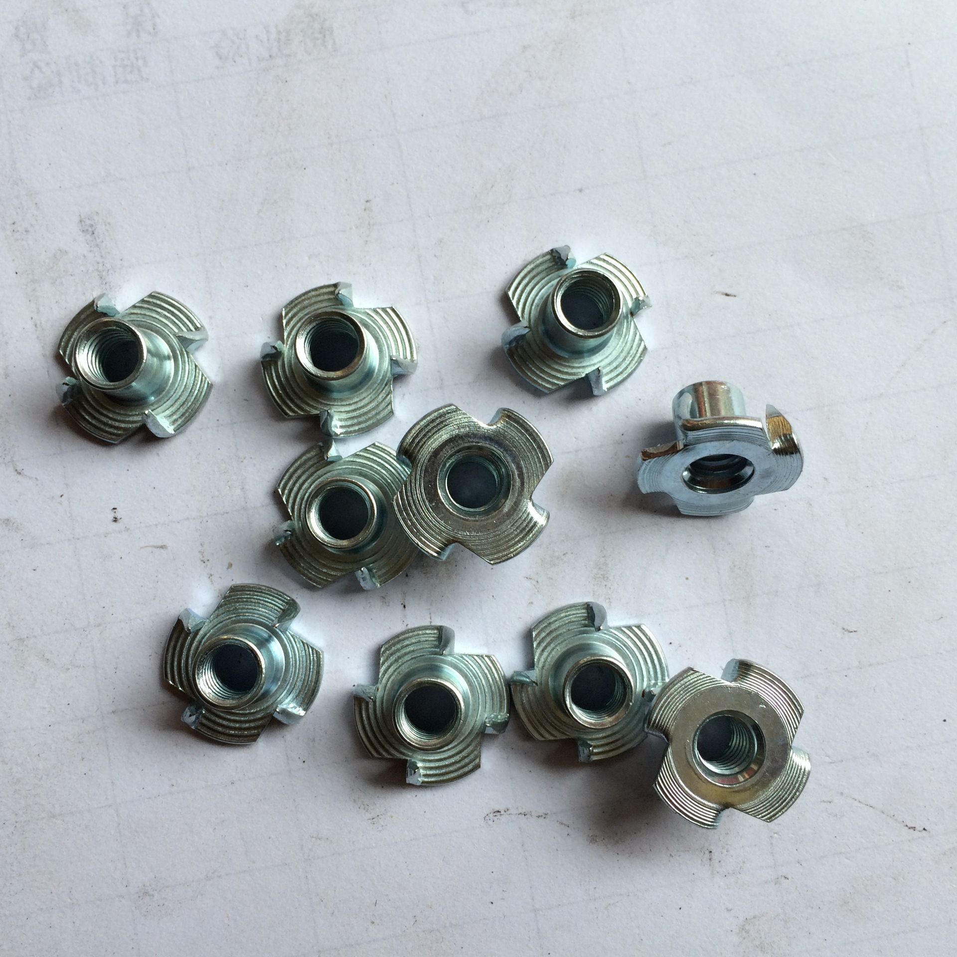 荐供应   平价1/4英制四爪螺母  家具四爪螺母  音箱四脚钉