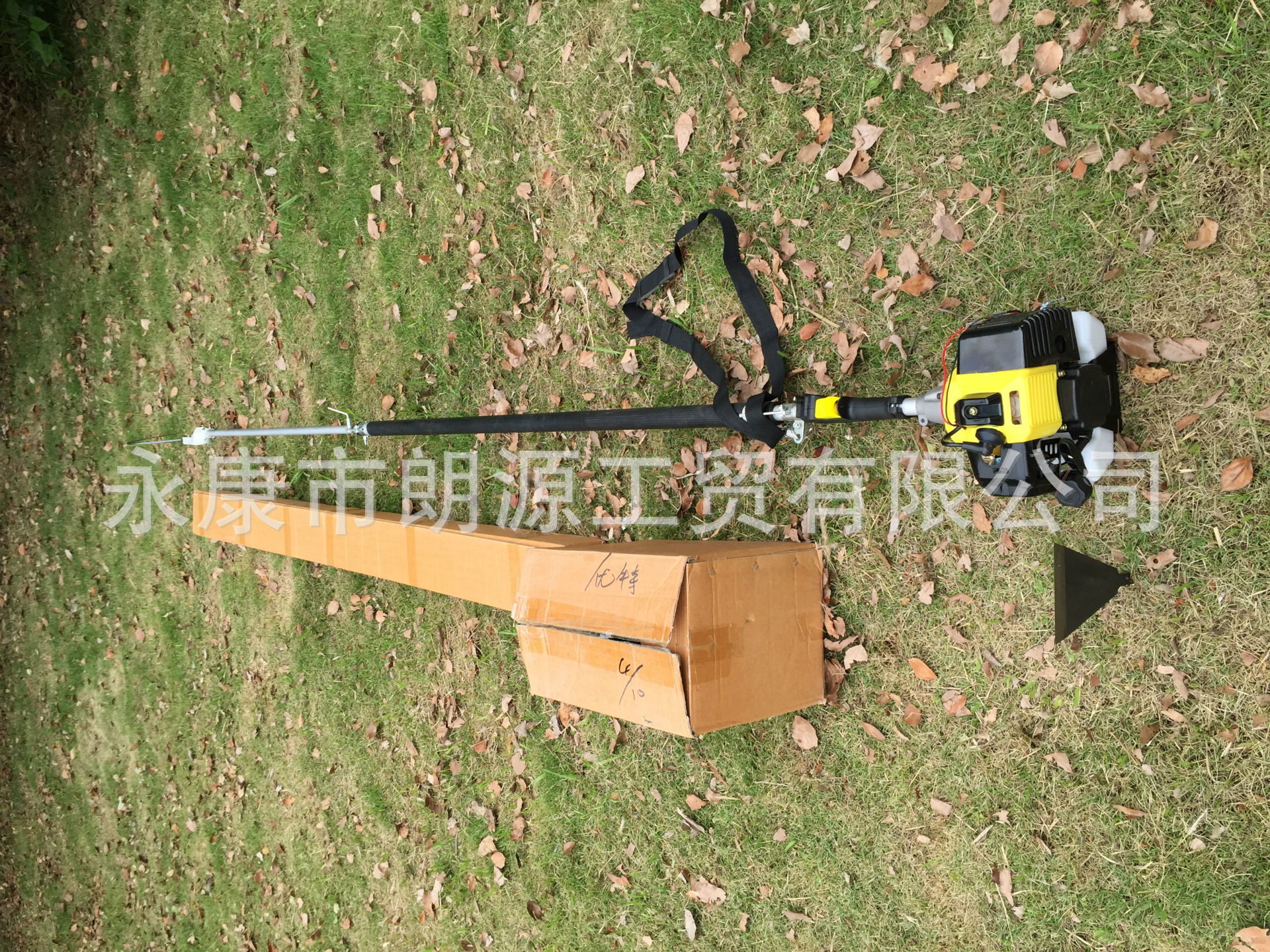 供应新款3.25-4.5米可伸缩棕榈树机（带镰刀跟铲子）采摘机