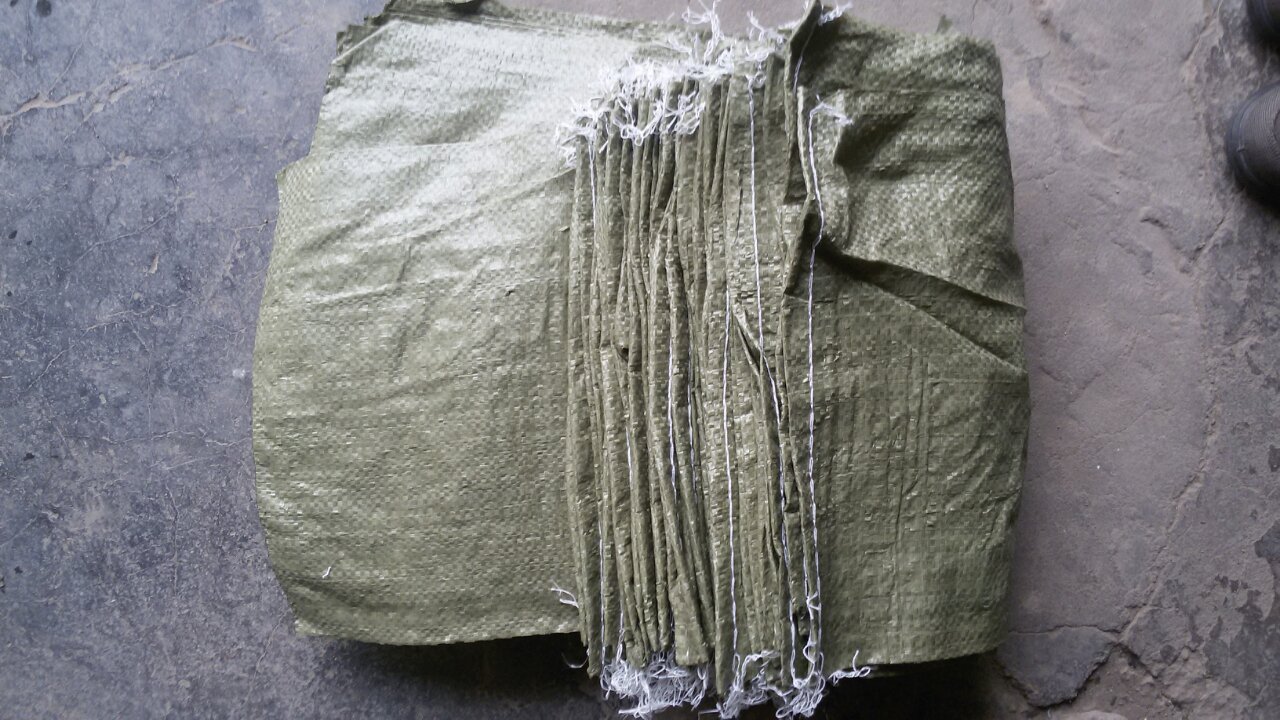 鹏成塑料编织厂主要生产石膏粉袋定做阀口自封包装袋55x 94cm