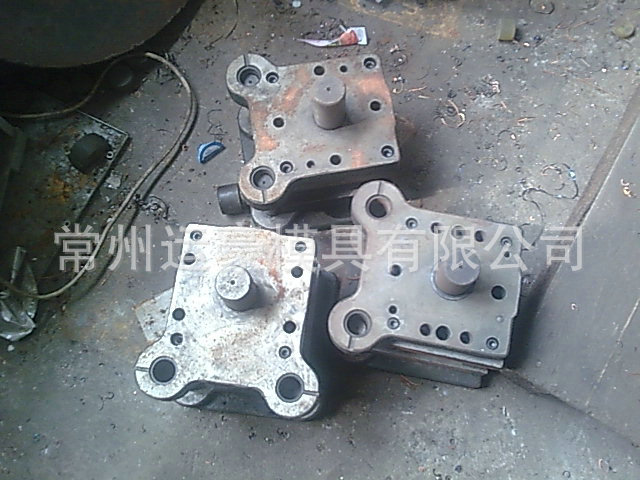 汽車配件沖孔模