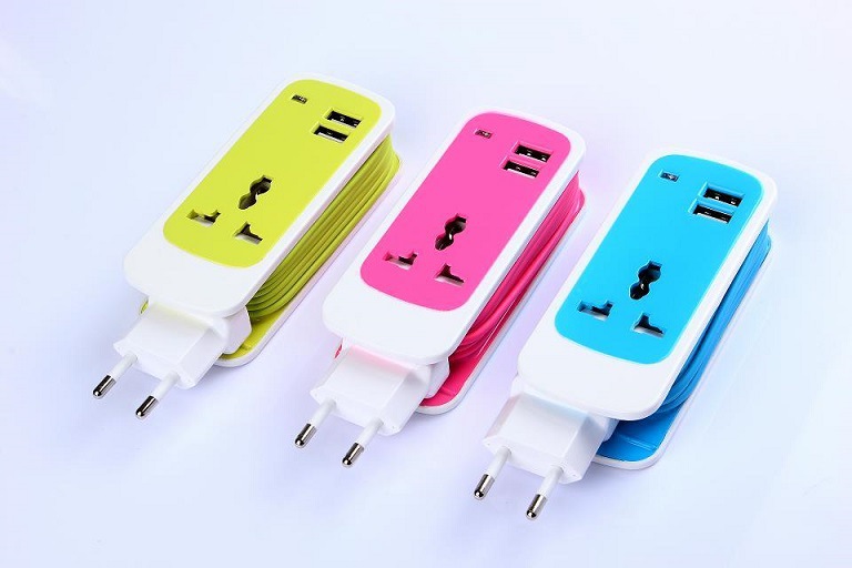 The new 3 1 multifunctional socket USB double winding output of 1.5 meters can be hidden line socket socket, random style5