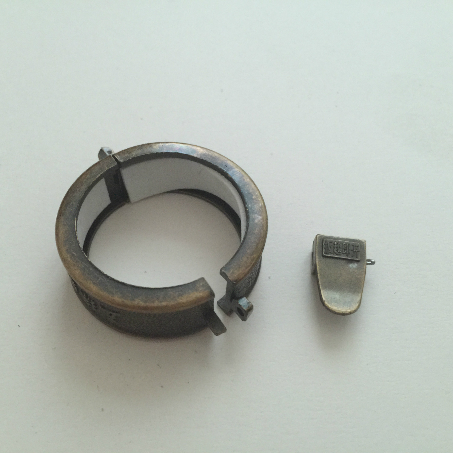 开模加工一次性塑料酒瓶扣 防伪扣  仿青古铜 ABS 内径34mm