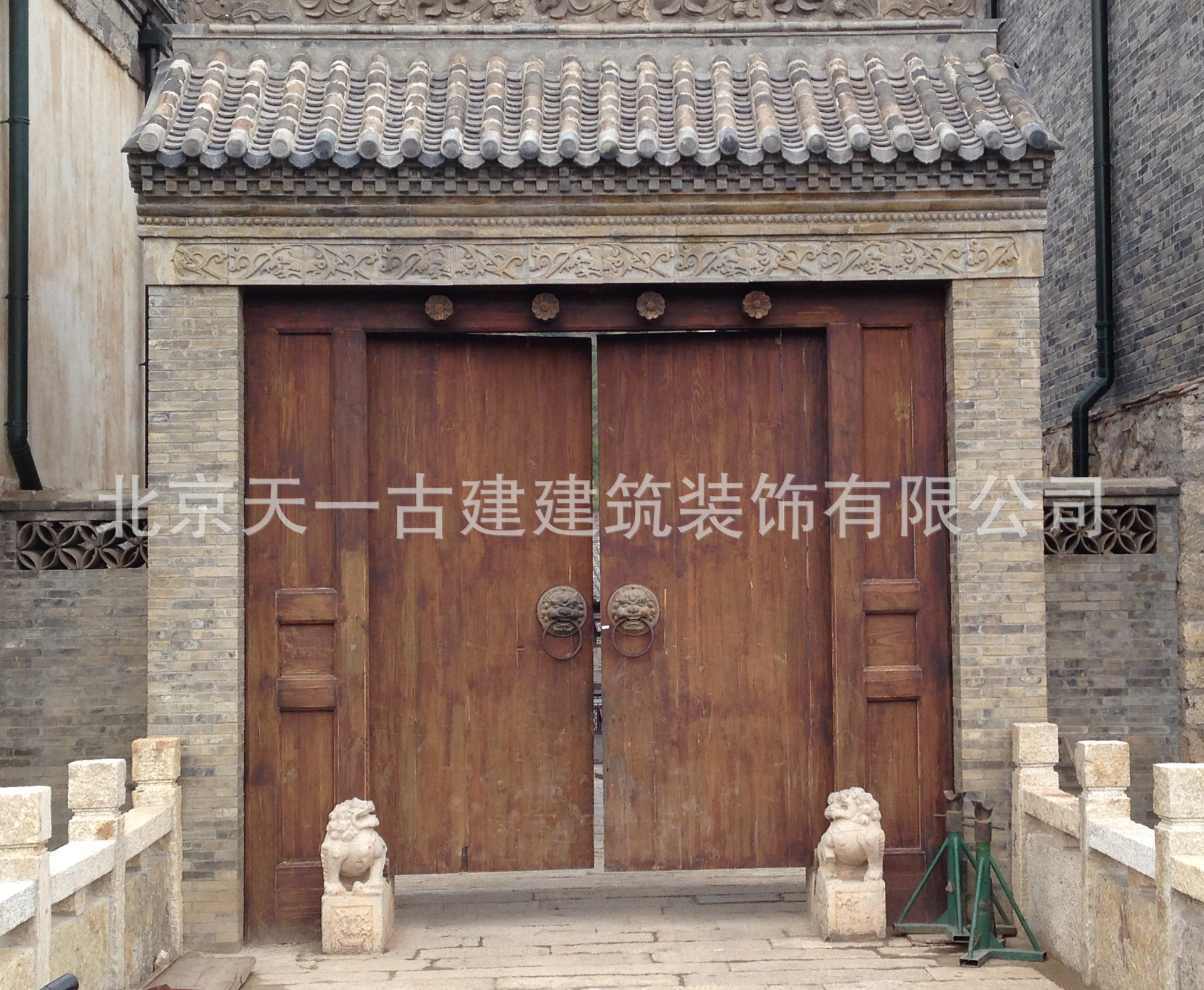厂家设计 实地测量精选老榆木 榫卯结构工艺古建筑四合院仿古大门-阿里巴巴