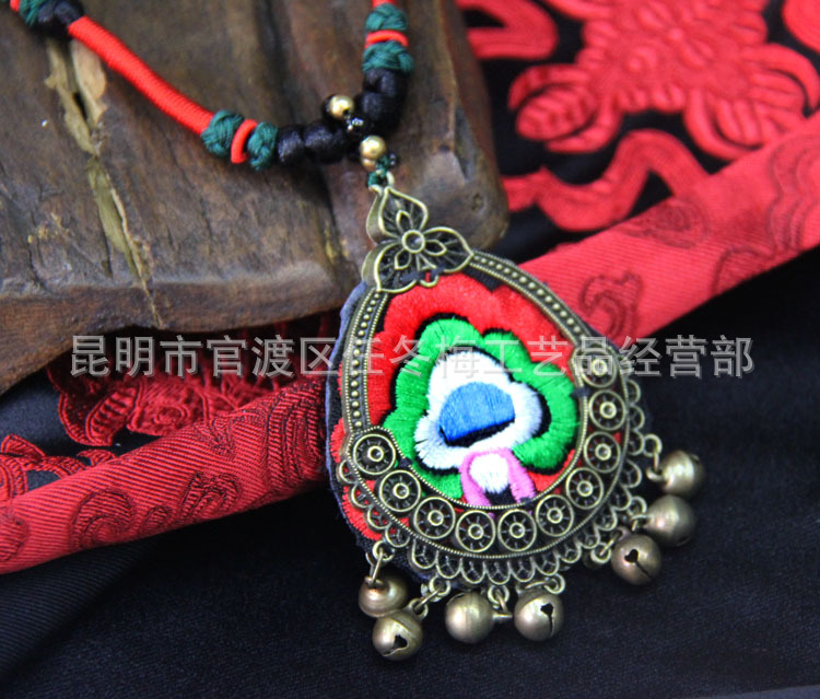 绣花铃铛项链