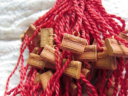 Hot-selling items at street stalls: big fish red rope braided children's bracelets for the year of birth, wholesale promotional small gifts, gift bracelets