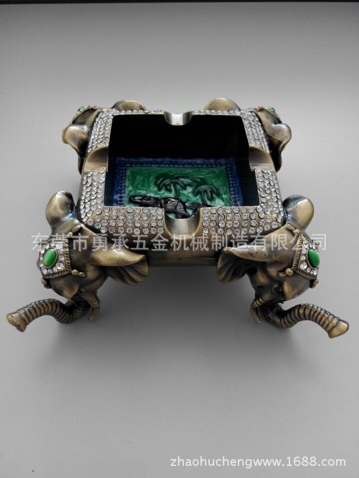 金属四象鼎立合金烟灰缸 办公桌摆件 合金五金用品 合金工艺品