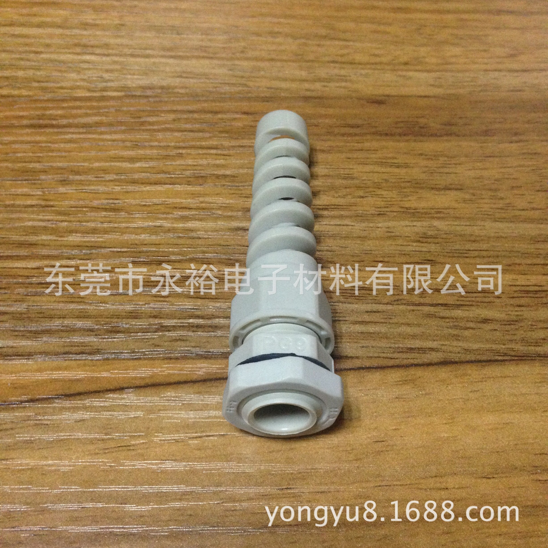 PG牙耐扭防折弯 防水电缆固定 尼龙防弯折电缆接头 耐扭防水接头