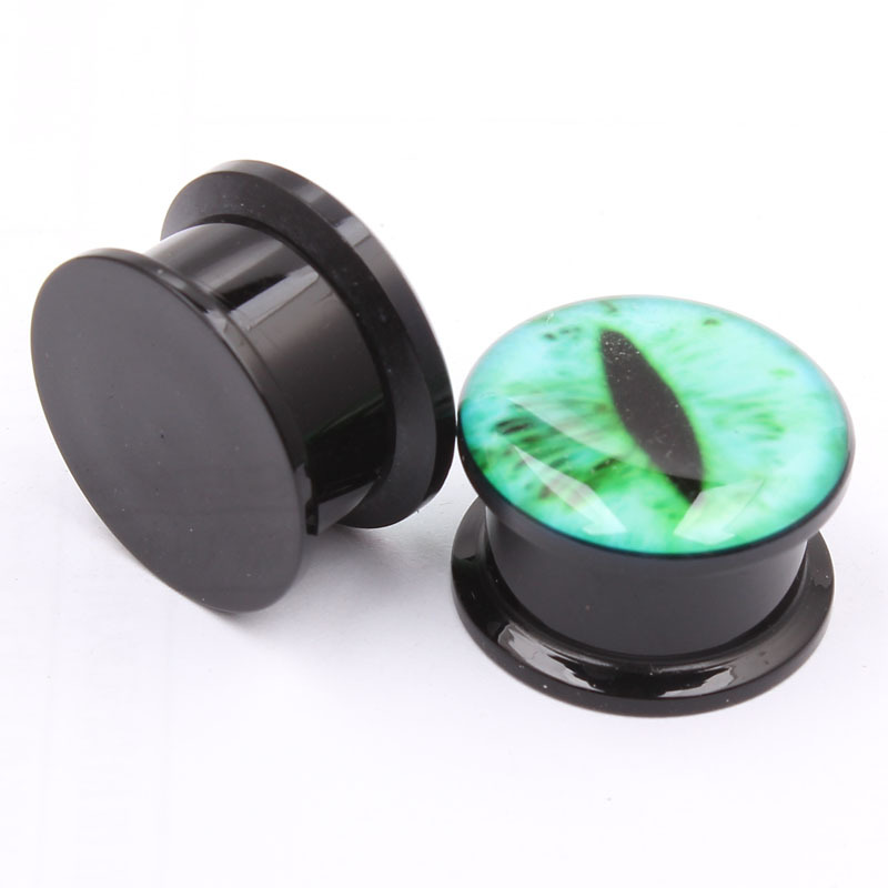 Pointed titanium steel lip stud product view