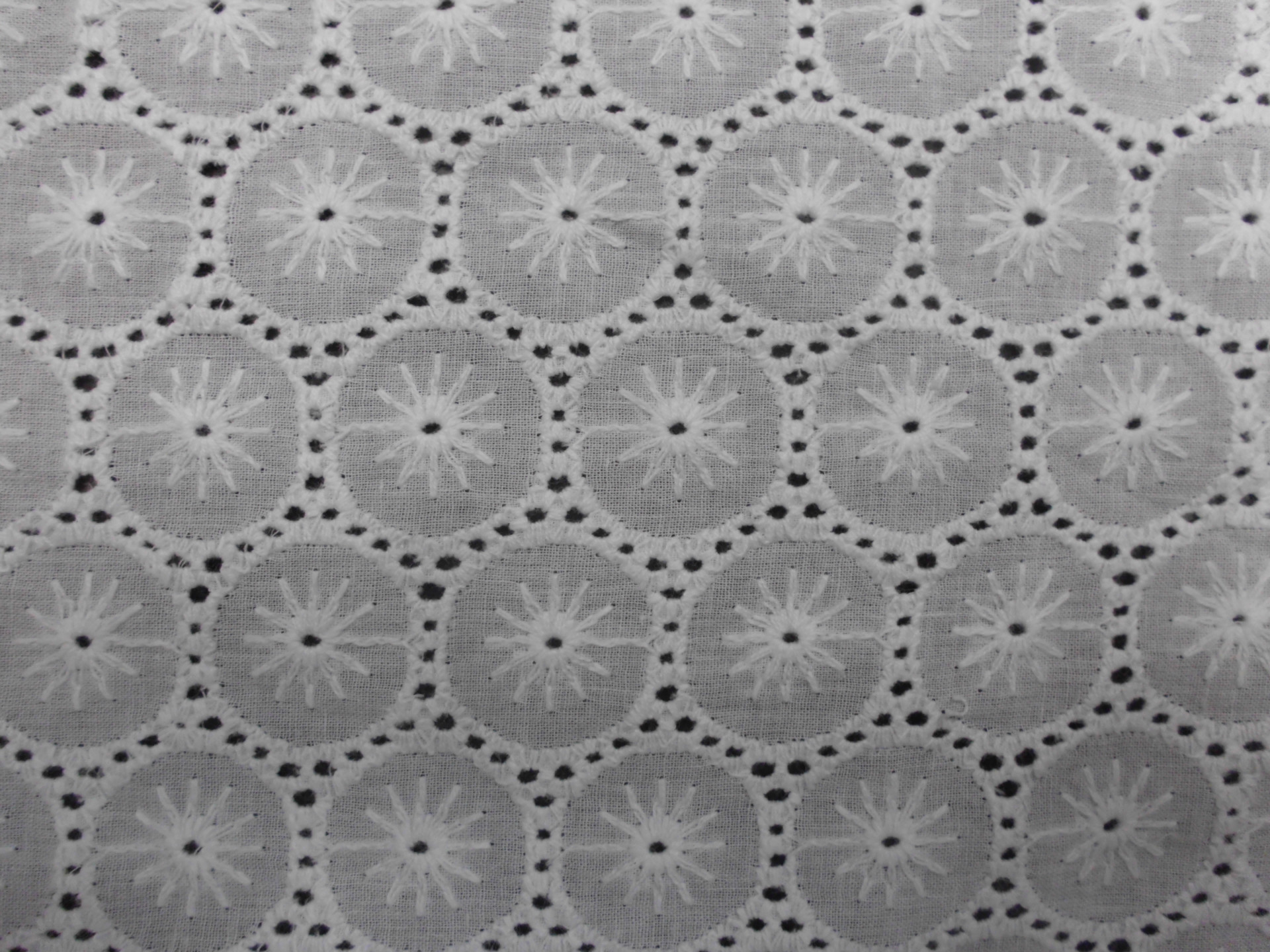 棉布刺绣镂空满幅，打孔条码，蕾丝花边服装辅料大机宽花边