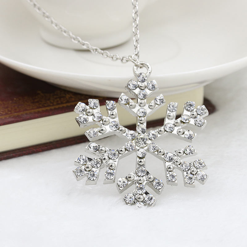 Diamond Crystal Snowflake Pendant Necklace Sweater Chain Christmas Gift Snowflake Necklace