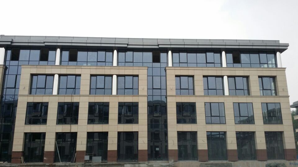 承接各种银色镜面不锈钢包柱 商场酒店不锈钢圆柱 金属包柱工程