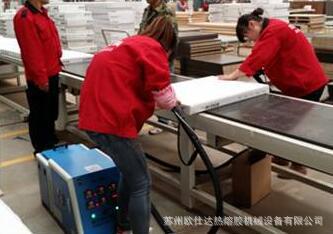 家具封箱熱熔膠機(jī)