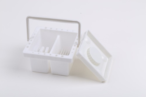 Portable bucket, multifunctional watercolor bucket, color bucket, color box, portable pen washer bucket (square)