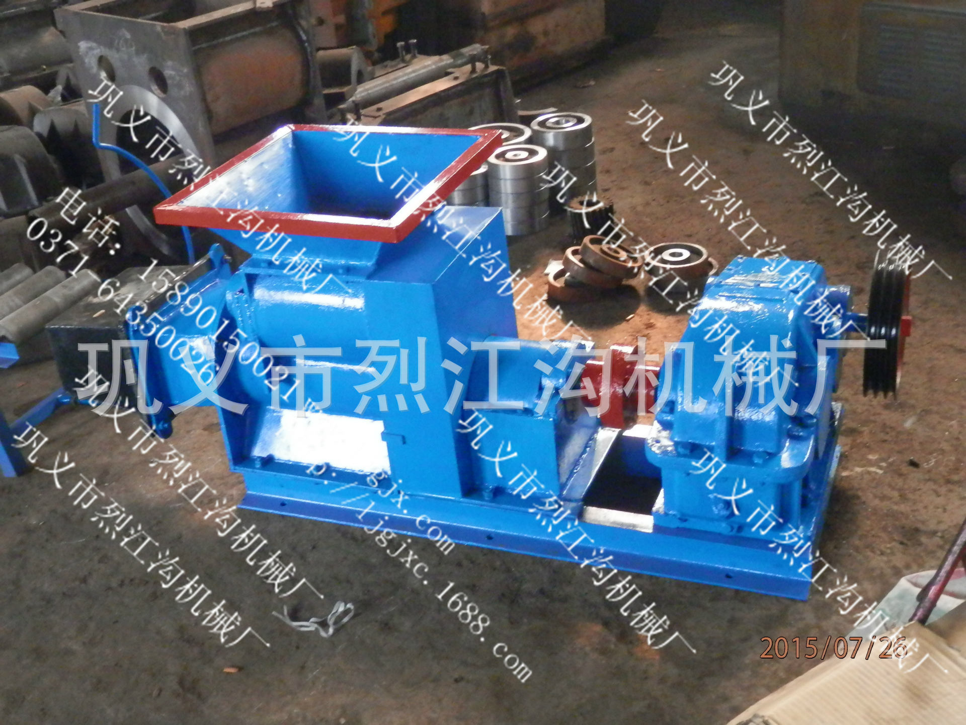 老厂畅销 红土砖机 砖机