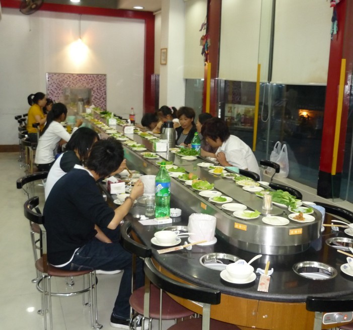 Wuhan rotate Hot Pot equipment Self-pot Conveyor belt Turn around Hot Pot equipment
